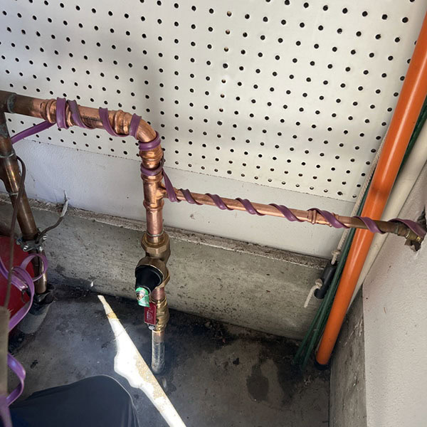 pipe-repairs-1_600x600 Copper pipes in garage.